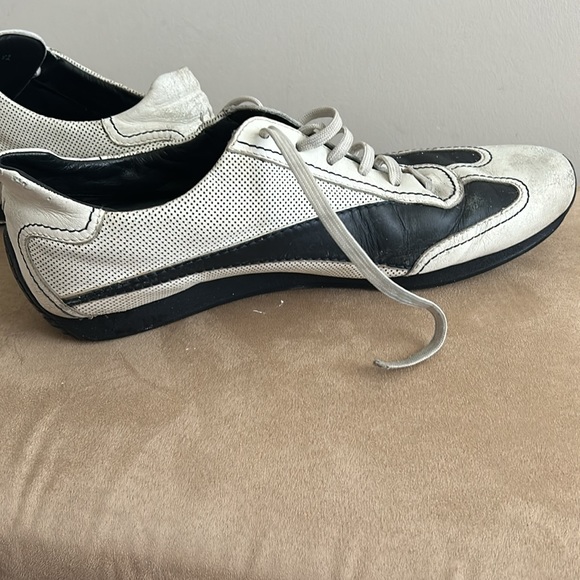 100% Authentic Louis Vuitton Mens Sneakers - Picture 3 of 16